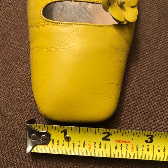 Vintage Low Heel Yellow Leather Sandals Size 8.5 - Picture 7 of 9